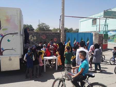 معرفی کتاب در روستای گرجی سفلی توسط اعضا