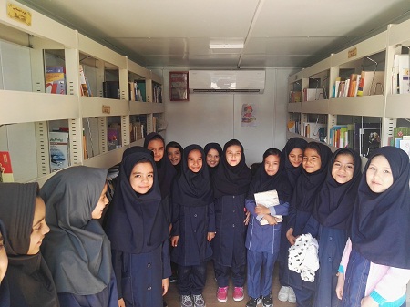 بازدبد دانش آموزان دبستان مدیری از کتابخانه
